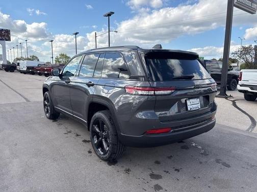 2025 Jeep Grand Cherokee Laredo