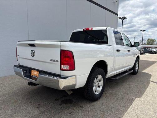 Bright White Clearcoat 2022 RAM 1500 Classic SLT