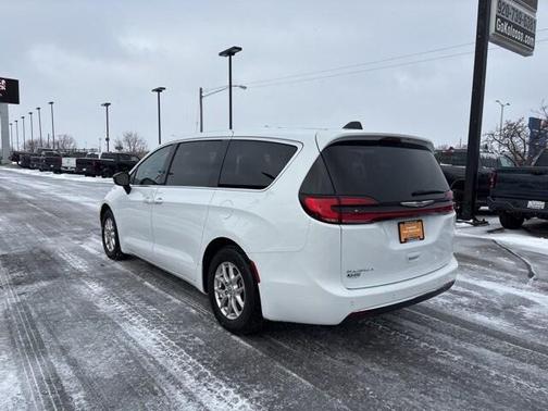 2024 Chrysler Pacifica Touring-L