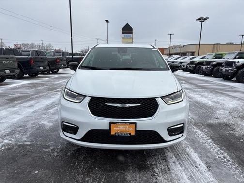 2024 Chrysler Pacifica Touring-L