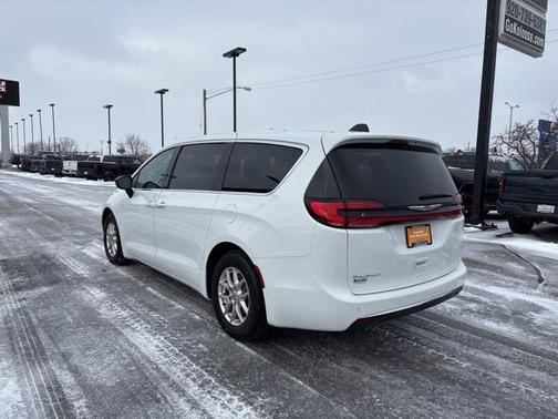 2024 Chrysler Pacifica Touring-L