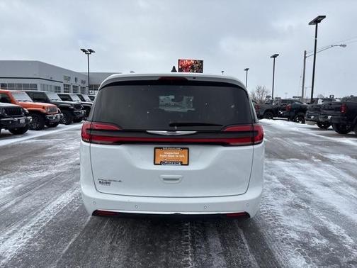 2024 Chrysler Pacifica Touring-L