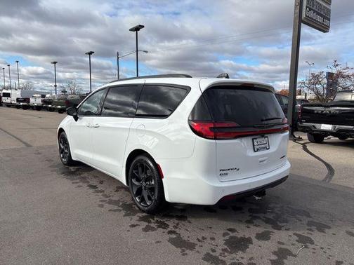 2026 Chrysler Pacifica Limited