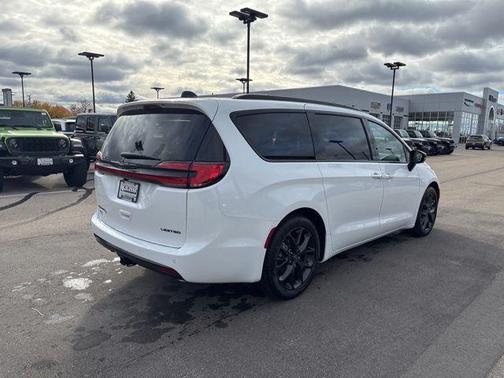 2026 Chrysler Pacifica Limited