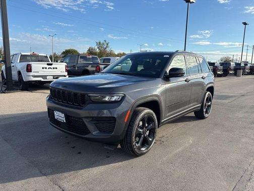 Metallic 2025 Jeep Grand Cherokee Laredo