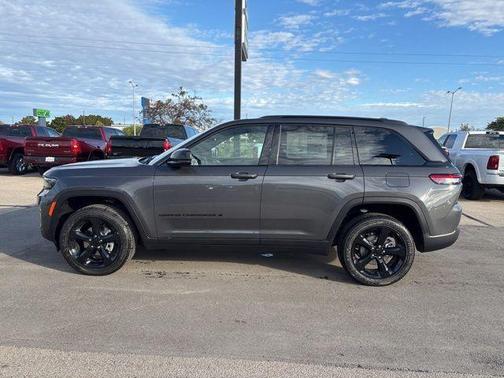 Metallic 2025 Jeep Grand Cherokee Laredo