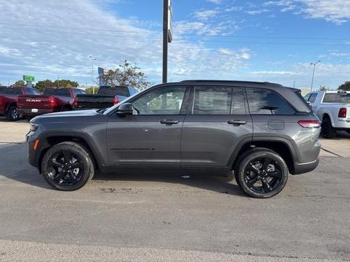 2025 Jeep Grand Cherokee Laredo