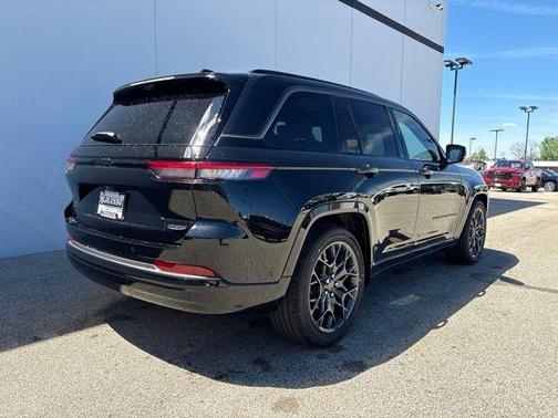 Diamond Black 2026 Jeep Grand Cherokee Summit