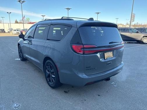 2021 Chrysler Pacifica Touring-L