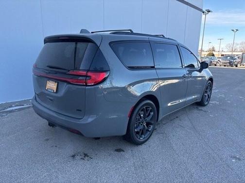 2021 Chrysler Pacifica Touring-L
