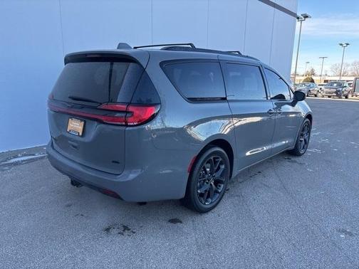 2021 Chrysler Pacifica Touring-L