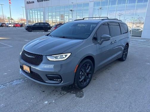 2021 Chrysler Pacifica Touring-L