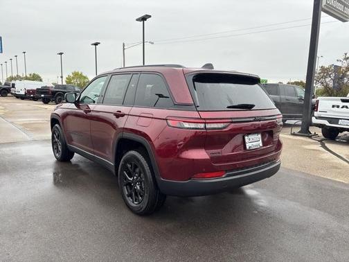 2025 Jeep Grand Cherokee Laredo