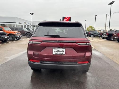 2025 Jeep Grand Cherokee Laredo