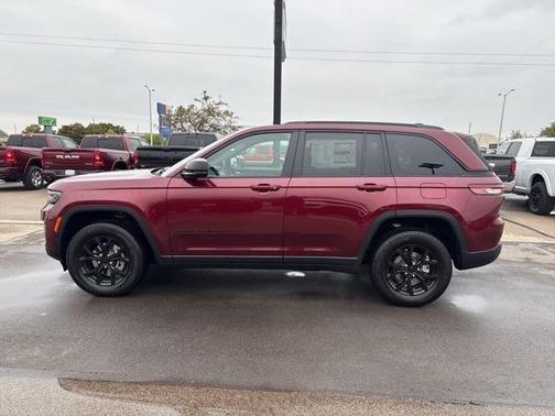2025 Jeep Grand Cherokee Laredo