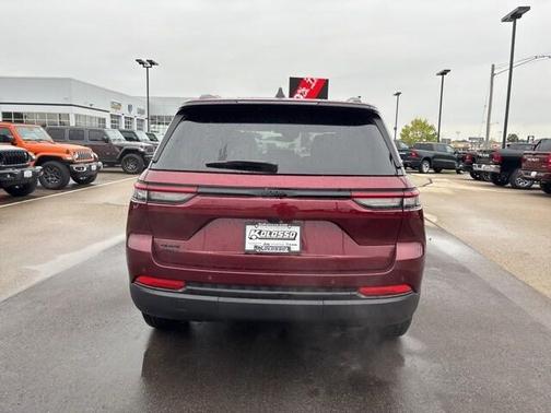 2025 Jeep Grand Cherokee Laredo