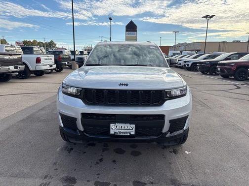 Silver Zynith 2025 Jeep Grand Cherokee L Laredo