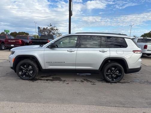 2025 Jeep Grand Cherokee L Laredo