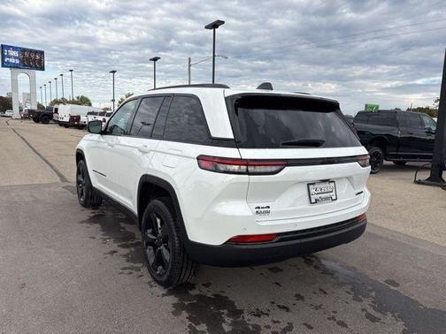 Bright White Clearcoat 2025 Jeep Grand Cherokee Limited