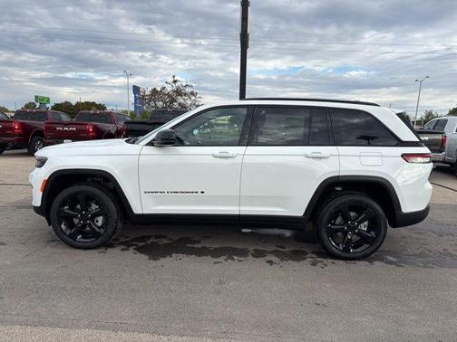 Bright White Clearcoat 2025 Jeep Grand Cherokee Limited