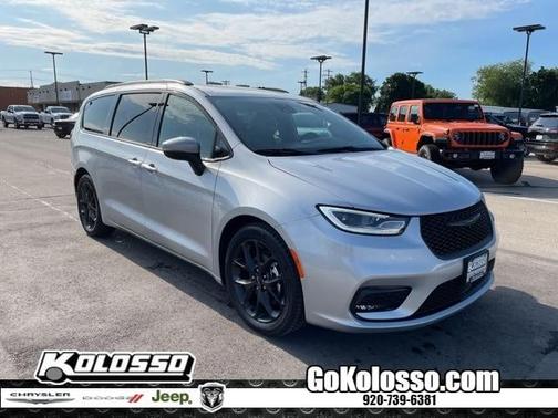 2023 Chrysler Pacifica Touring-L