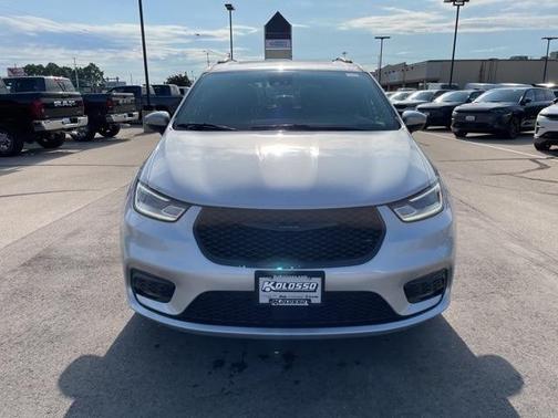 2023 Chrysler Pacifica Touring-L
