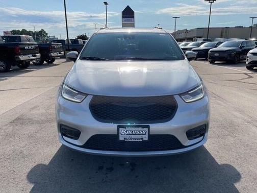 2023 Chrysler Pacifica Touring-L