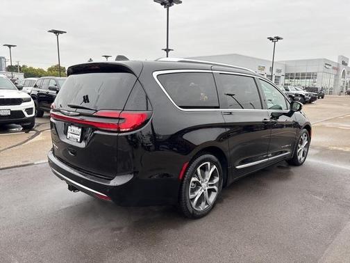 2026 Chrysler Pacifica Pinnacle