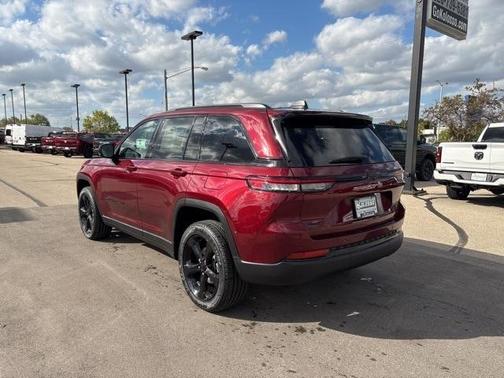 2025 Jeep Grand Cherokee Laredo
