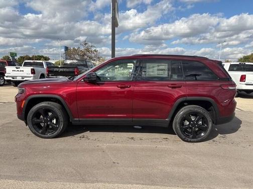 2025 Jeep Grand Cherokee Laredo