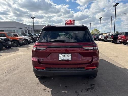 2025 Jeep Grand Cherokee Laredo