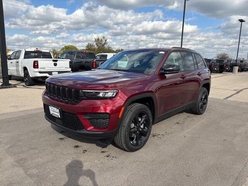 2025 Jeep Grand Cherokee Laredo