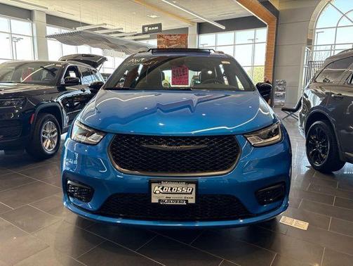 Hydro Blue Pearlcoat 2026 Chrysler Pacifica Select