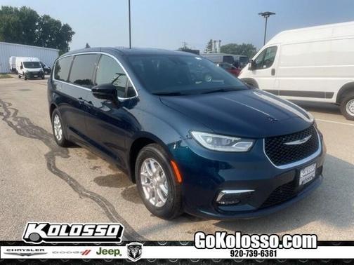 2025 Chrysler Pacifica Select