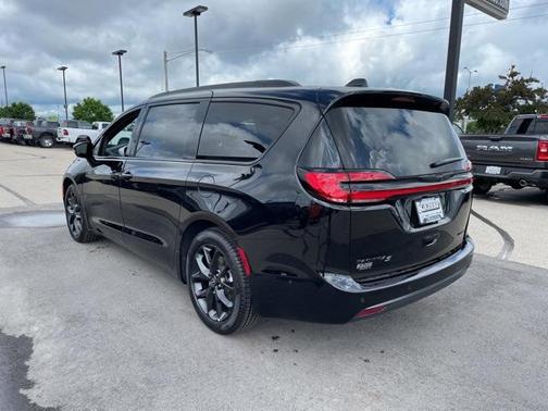 2025 Chrysler Pacifica Limited
