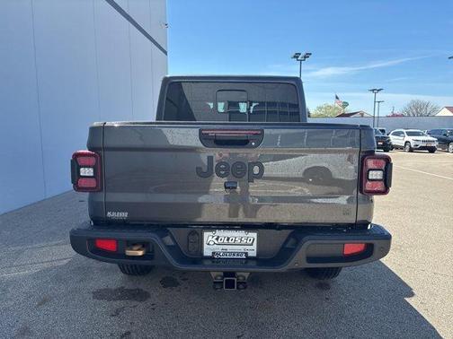 Granite Crystal Clearcoat Metallic 2026 Jeep Gladiator 85th Anniversary Edition