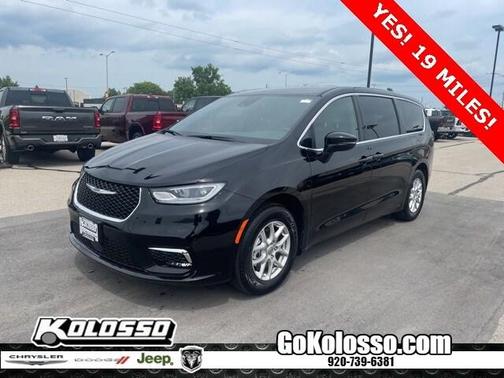 2025 Chrysler Pacifica Select