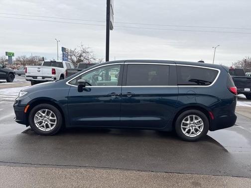 2024 Chrysler Pacifica Touring-L