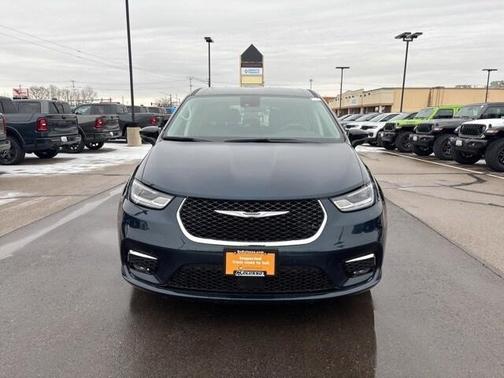 2024 Chrysler Pacifica Touring-L