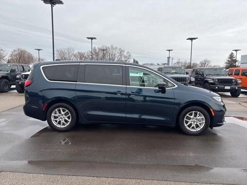 2024 Chrysler Pacifica Touring-L