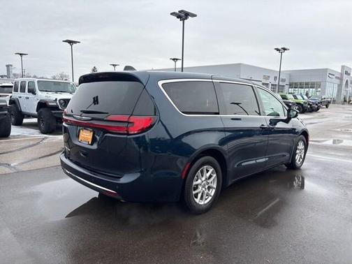 2024 Chrysler Pacifica Touring-L