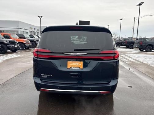 2024 Chrysler Pacifica Touring-L