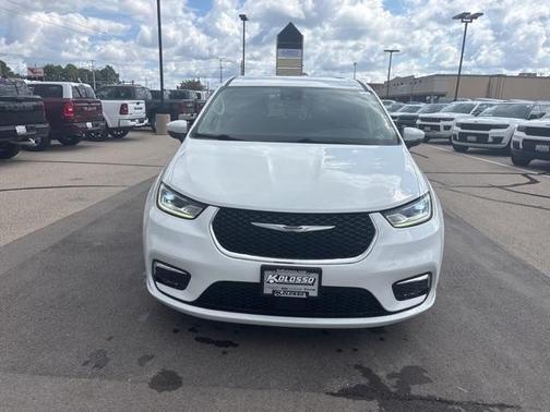 2023 Chrysler Pacifica Touring-L