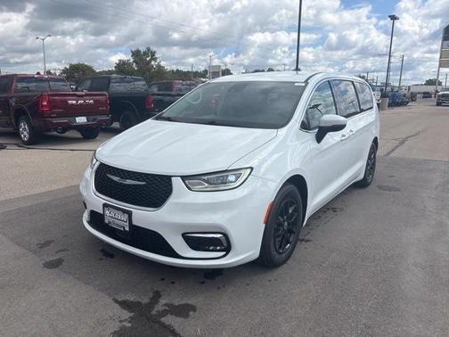 2023 Chrysler Pacifica Touring-L