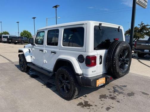 2022 Jeep Wrangler Unlimited Sahara Altitude