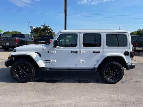 2022 Jeep Wrangler Unlimited Sahara Altitude