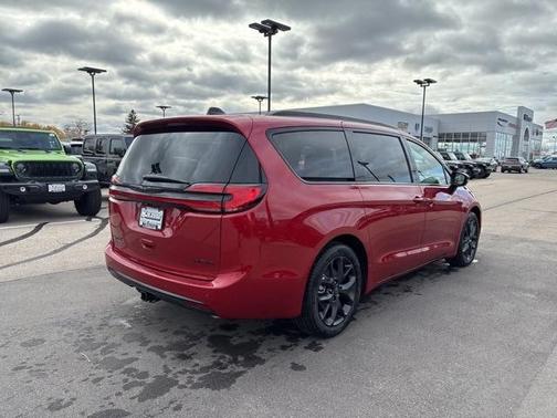 2026 Chrysler Pacifica Limited