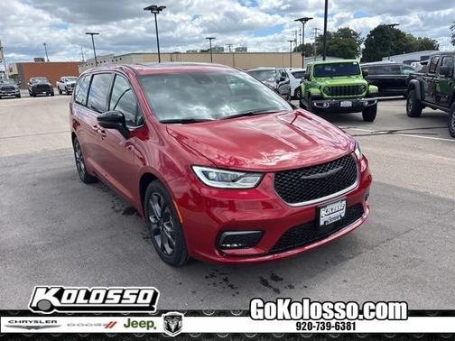 2026 Chrysler Pacifica Select
