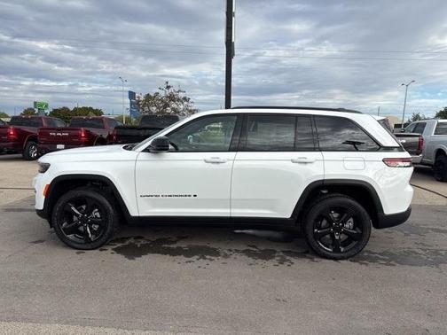 2025 Jeep Grand Cherokee Laredo