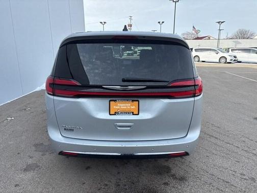2024 Chrysler Pacifica Touring-L